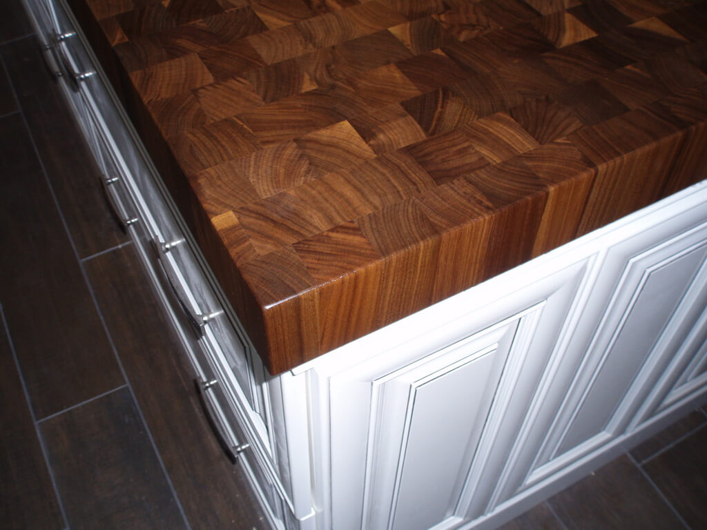 https://brookscustom.com/wp-content/uploads/2016/03/17-walnut-end-grain-butcher-block-white-kitchen_resize-2.jpg